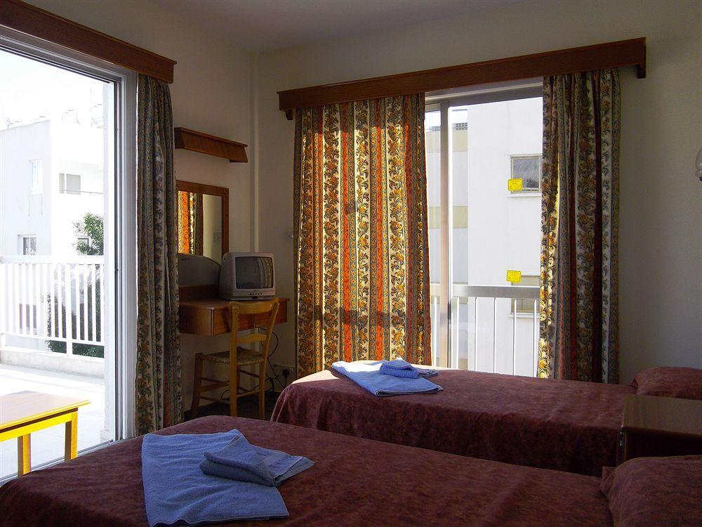 Onisillos Hotel Larnaca Eksteriør billede